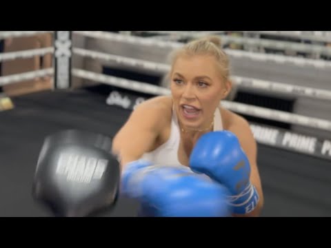BANG! – ELLE BROOKE RATTLES THE PADS WITH TRAINER MARK TIBBS AT KSI / MISFITS PUBLIC WORKOUT