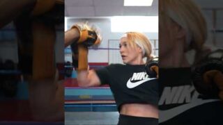 Viddal Riley training Elle Brooke 🥊