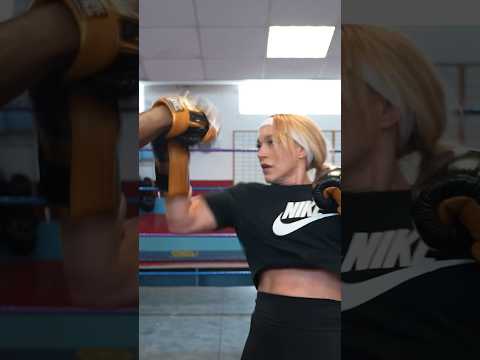 Viddal Riley training Elle Brooke 🥊